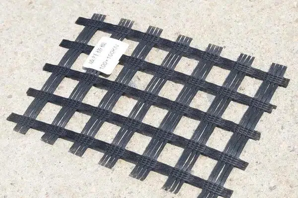 Material de geogrel para refuerzo de carreteras y suelos