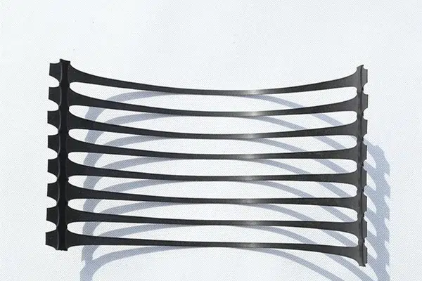 Uniaxial geogrid roll used for retaining wall soil reinforcement