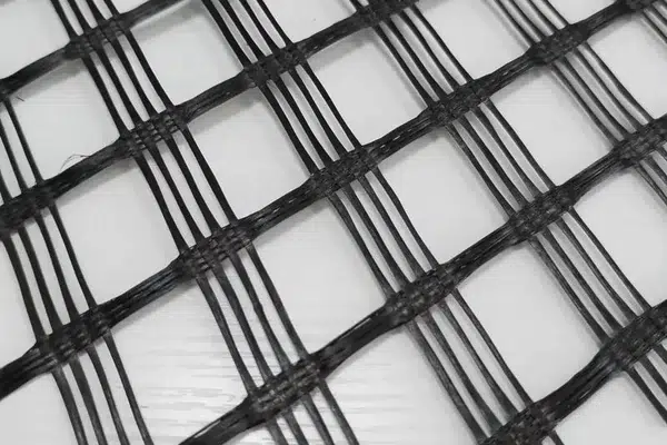 Fiberglass geogrid structure for asphalt overlay reinforcement