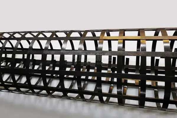 Geocell structure for aggregate confinement